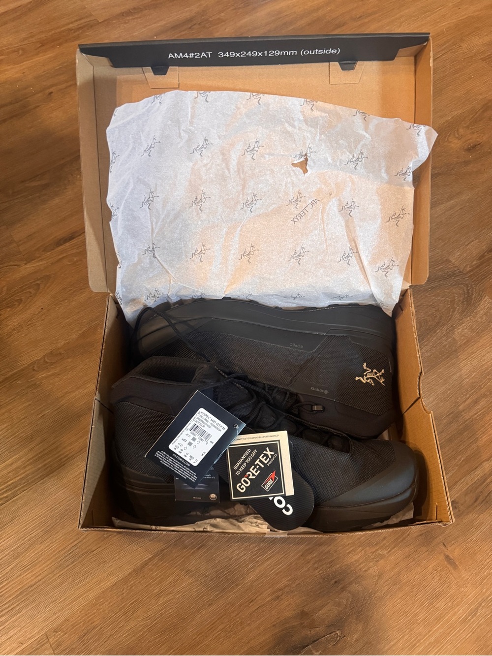 Arc'teryx Men's Black Gore-Tex Mid-Height Hiking Boots